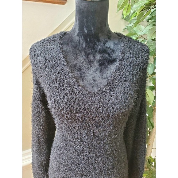 SO Women's Black Polyester V-Neck Long Sleeve Pullover Knit Sweater Size Large - Picture 3 of 11